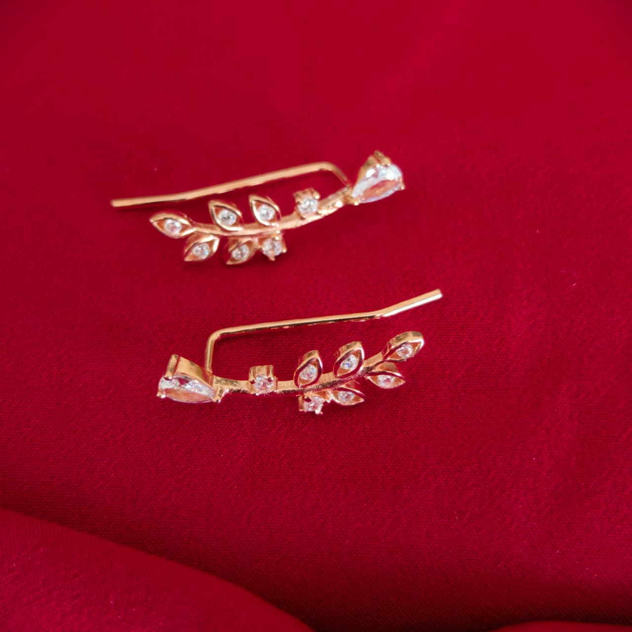 GOLDEN VINE STUDS