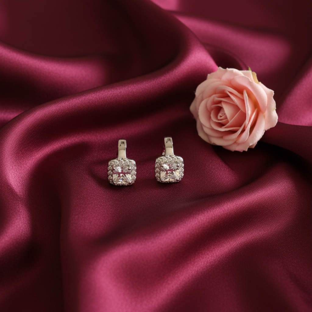 SOLITAIRE HUGGIES STUDS