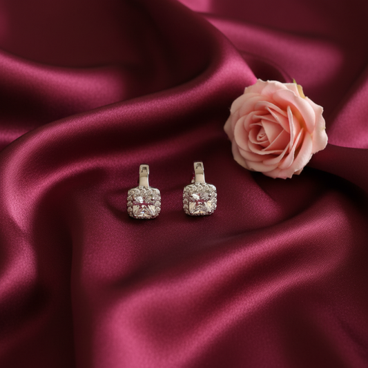 SOLITAIRE HUGGIES STUDS